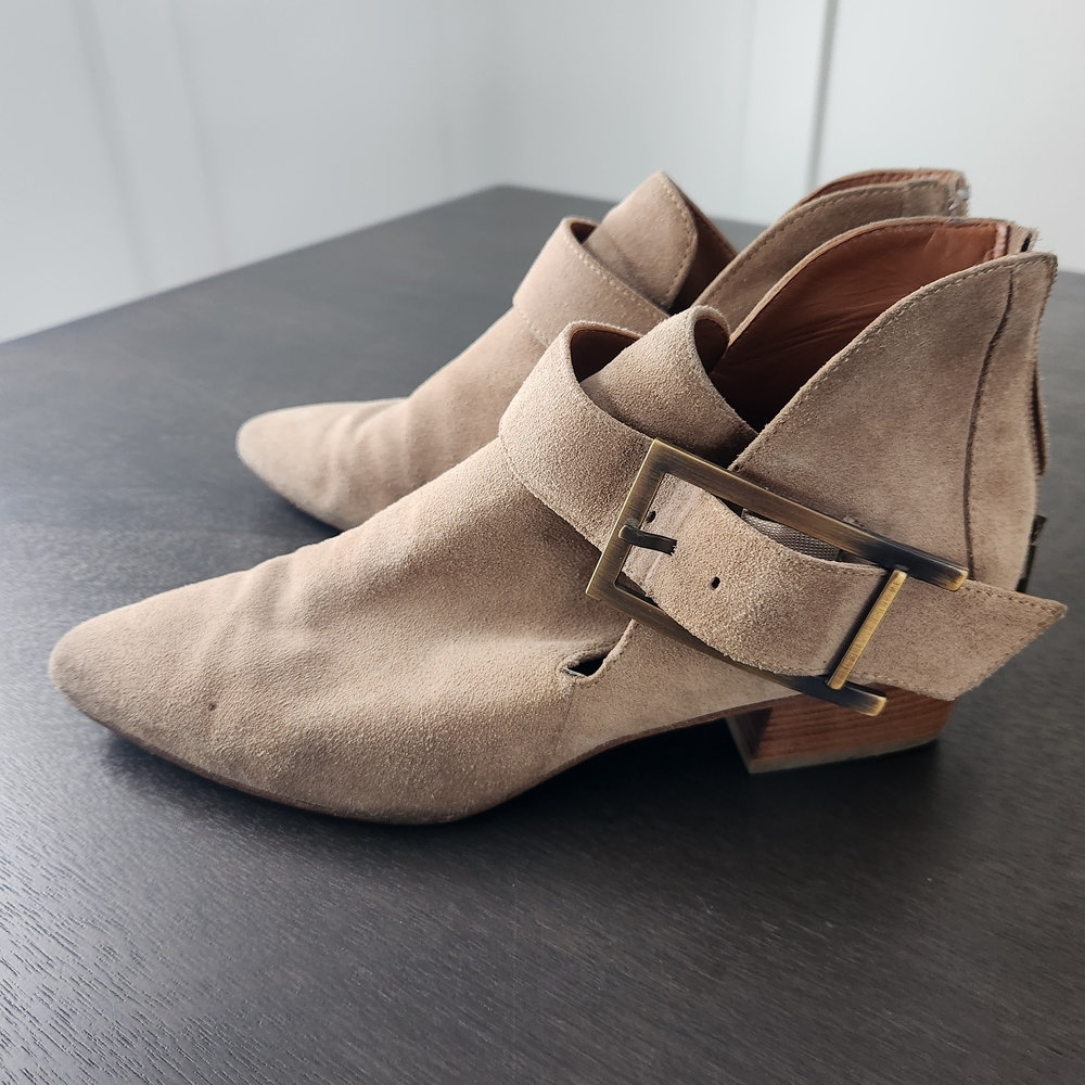 Size 8 Women's Tan Suede Ankle Boots